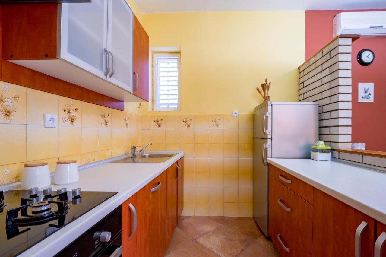 Holiday Home Nives Tivat Exterior photo